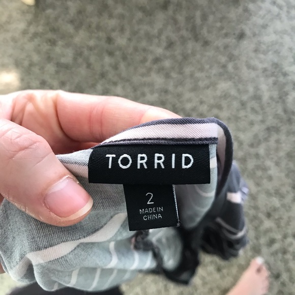 Torrid Grey and Light Pink V-Neck - Picture 6 of 6